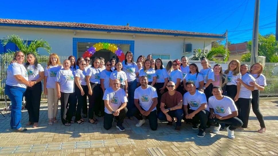 Escola Generosa Amélia da Cruz comemora 34 anos com apresentação musical de Francisco Douglas