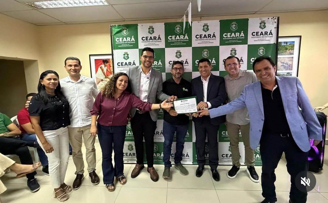 Pedro Lobo destaca compromisso com o acesso à água durante assinatura de ordem de serviço para construção de cisternas no Ceará