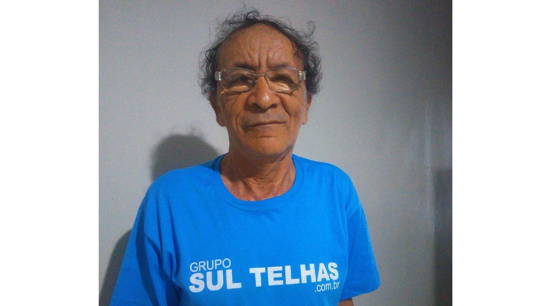 Santana do Cariri se despede de Chico Palmeira; velório reúne ex-alunos, músicos e familiares