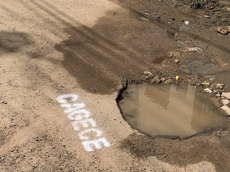 Prefeitura de Juazeiro do Norte multa Cagece em mais de R$ 32 milhões por buracos sem reparo