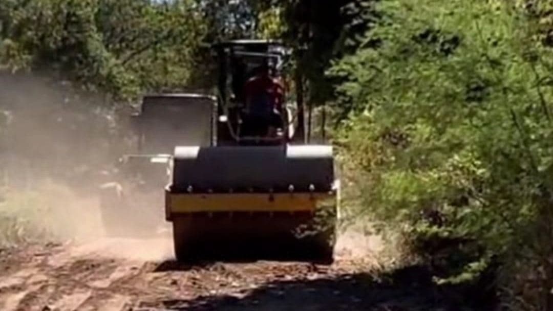 Prefeito Samuel Cidade acompanha obras na CE-166 e reforça compromisso com a melhoria da infraestrutura em Santana do Cariri