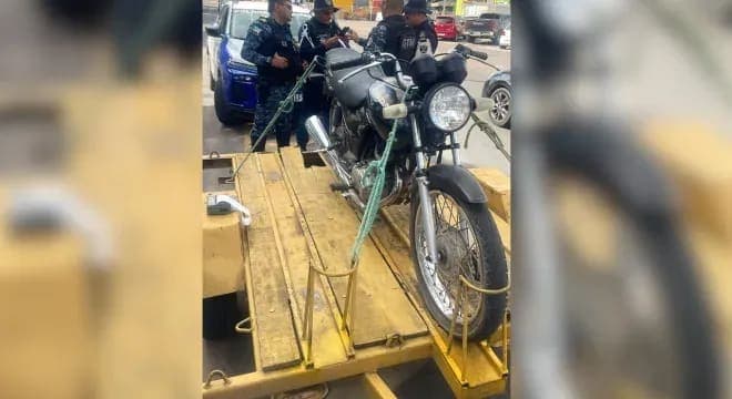 Motocicleta com 119 infrações é apreendida em Juazeiro do Norte; proprietário acaba na delegacia